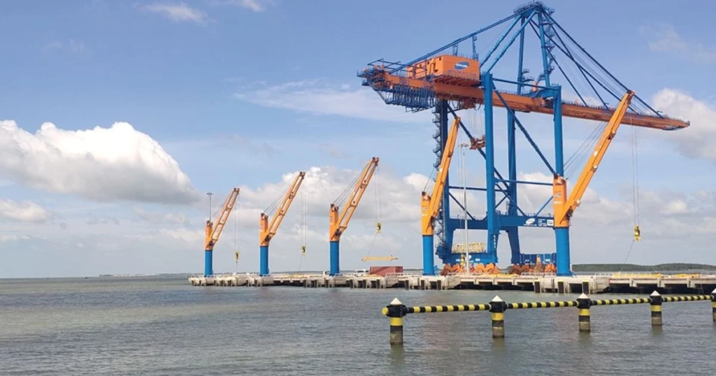 Benefits of Working with Local Port Crane Manufacturers